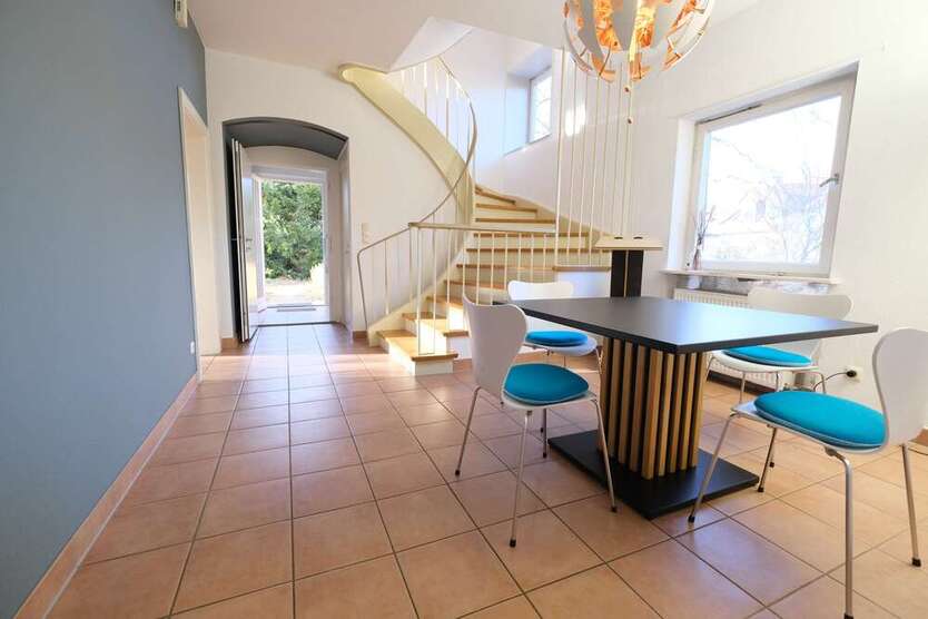 Haus zum Mieten in Erlangen 2.545 € 177 m²