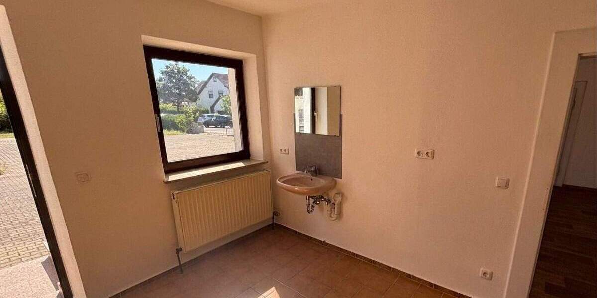 Mehrfamilienhaus, Wohnhaus Heroldsbach Poppendorf - 8 Zimmer, 208 m&sup2;, 2.300&euro; | Angebot:25339642