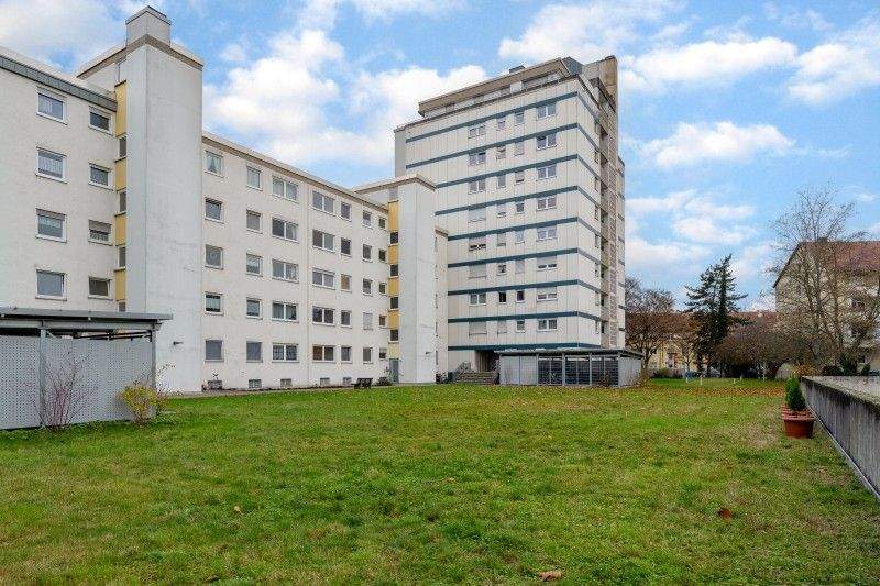 Großzügige Wohnung mit 5,5 Zimmern - Grandioser Ausblick - Zwei Loggien - TG -Stellplatz 5 zimmer