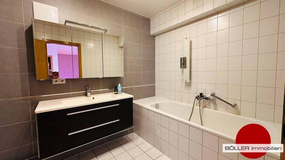 Platz für die ganze Familie! Große, gepflegte 5-6 Zi. Wohnung ganz oben mit Balkon im Nürnberger Westen!