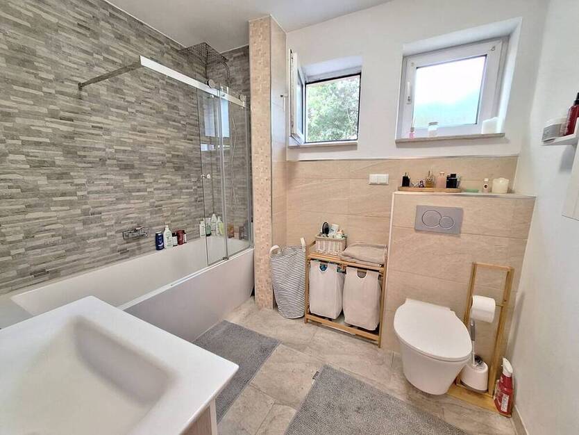 Renovierte 3-Zimmer Wohnung im Hochparterre mit Balkon und Einzelgarage