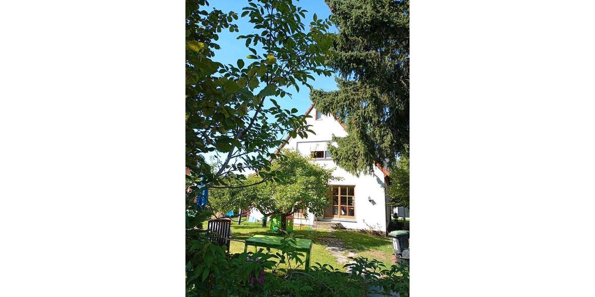 Baugrundstück mit kernsanierungsbedürftigem Einfamilienhaus zimmer