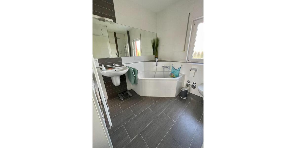 3,5 Zi. Penthouse-Whg. mit großer Dachterrasse, EBK, ab 01.05.26 3.5 zimmer