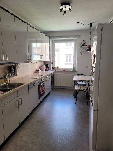 Provisionsfrei! Bereits freie & freundliche 2-Zimmer-Wohnung im 1.Stock in charmantem Mehrfamilienhaus am Wöhrder See