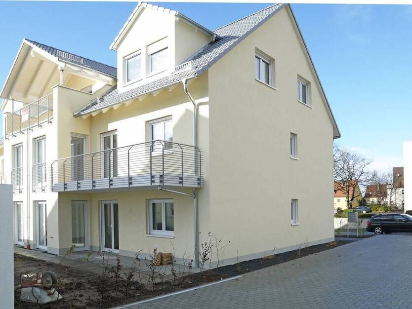 Neuwertige Wohnung am Kellerwald inkl. 2x Stellplätzen und Einbauküche