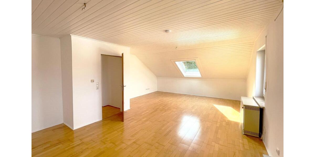 Dachgeschoßwohnung Röttenbach - 3 Zimmer, 95 m&sup2;, 690&euro; | Angebot:26208339