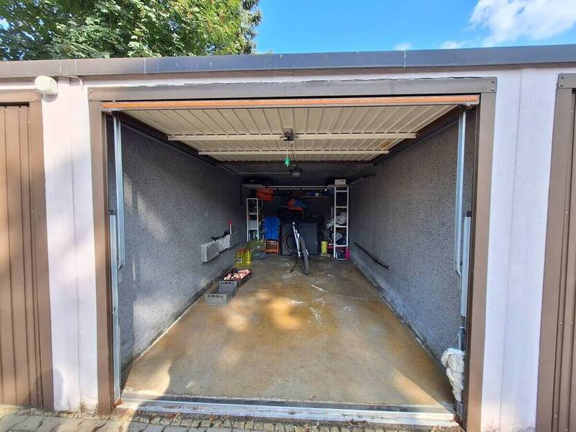 Renovierte 3-Zimmer Wohnung im Hochparterre mit Balkon und Einzelgarage