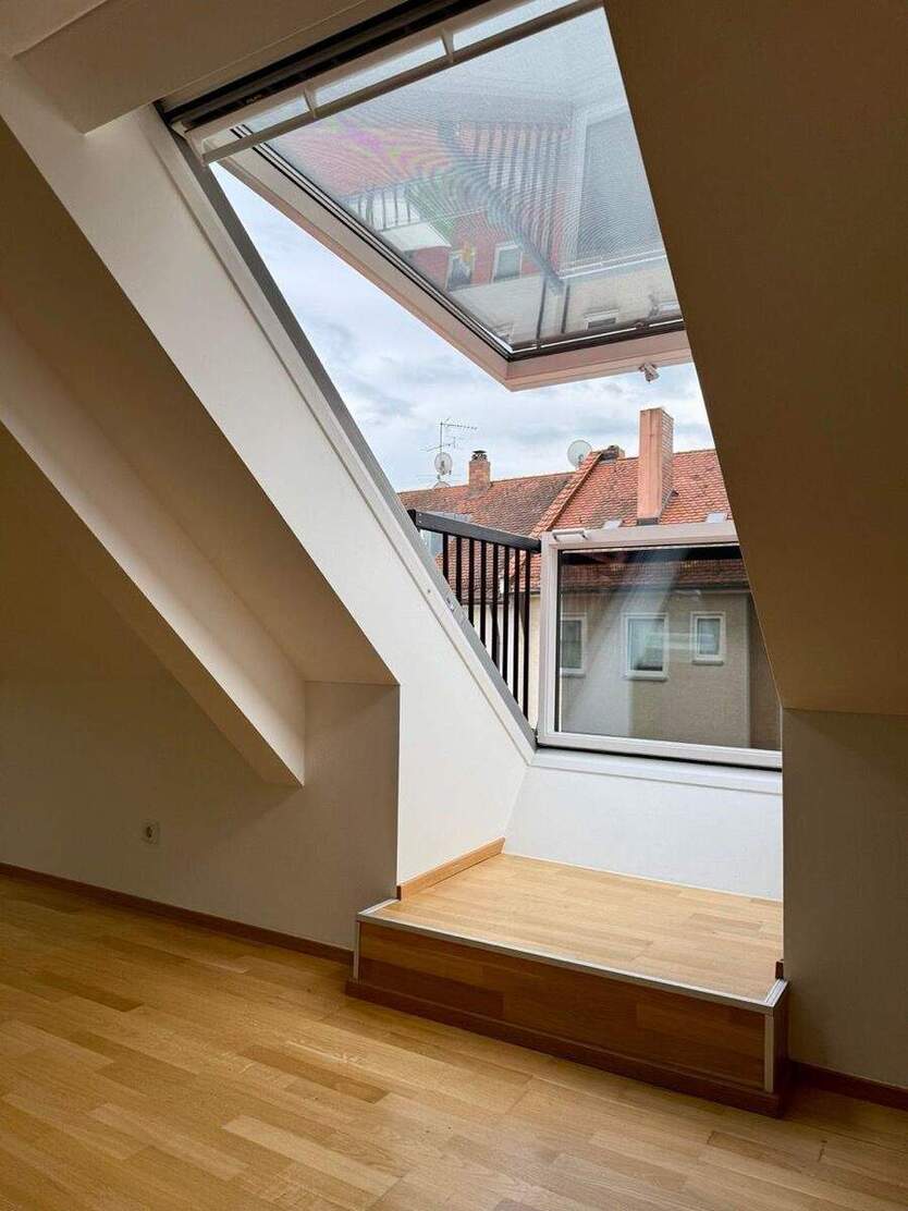 Wunderschöne helle 3 Zi.-Dachgeschoss-Whg. inkl. offener Einbauküche 3 zimmer