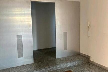 Großes Einfamilienhaus über drei Stockwerke 6 zimmer