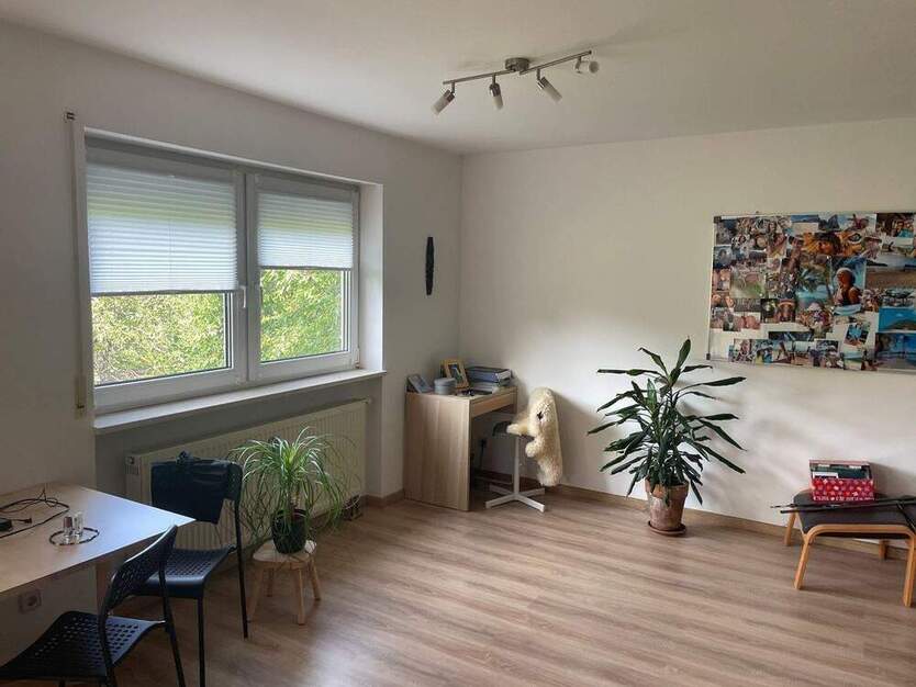 Top gepflegte 1-Zimmer-Wohnung mit Balkon direkt in Feucht