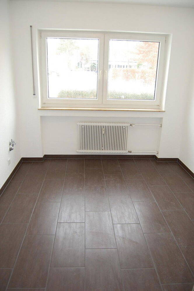 Sanierte große und helle 3 - Zimmer Wohnung in zentraler Lage!
