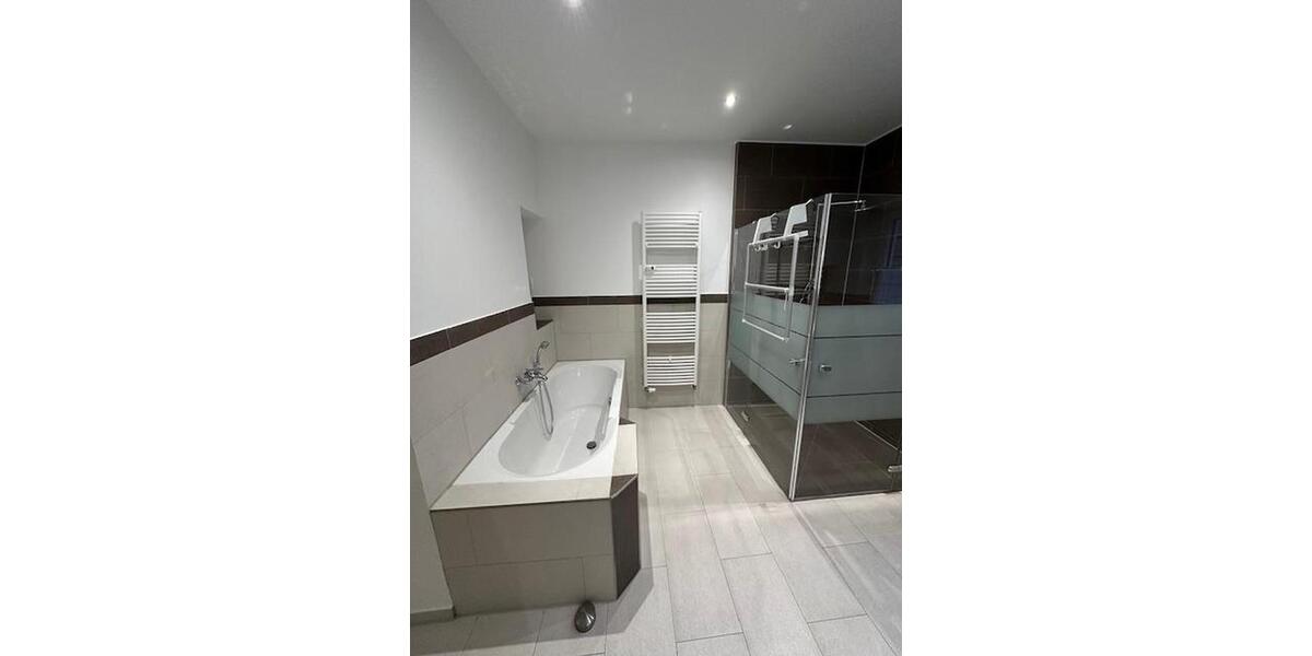 Wunderschön renovierte 2 Zimmer Wohnung 70m² inkl. EBK Gäste WC Luxusbad! 2 zimmer