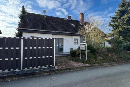 Seltene Gelegenheit - Haus mit Talblick, Doppelgarage und Garten