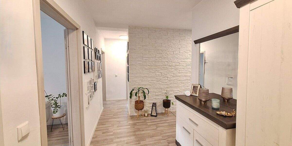 TOP 3-Zimmer Wohnung im Hochparterre mit Balkon und Einzelgarage in ruhiger Lage 3 zimmer