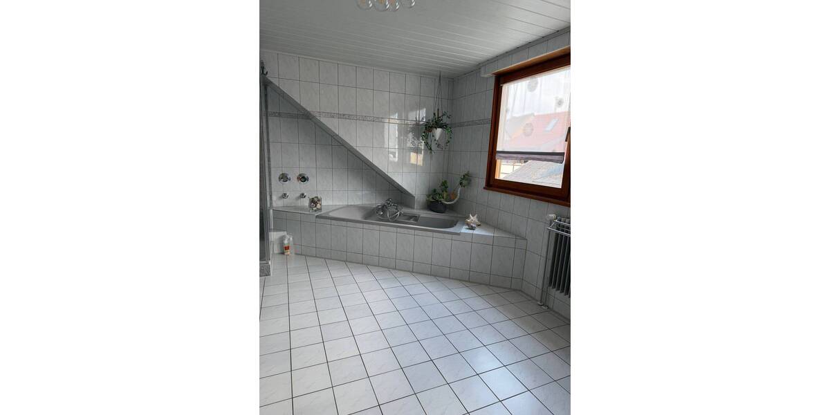Etagenwohnung Erlangen Frauenaurach - 2 Zimmer, 117 m&sup2;, 1.400&euro; | Angebot:26092188