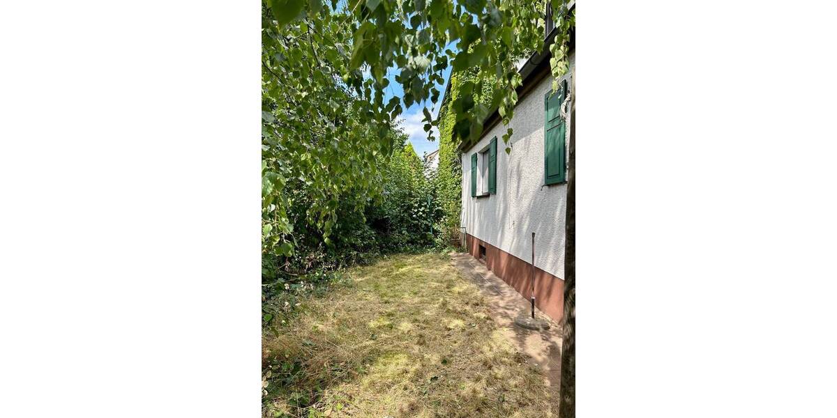 Charmante Doppelhaushälfte im fränkischen Stil mit Garage in ruhiger Wohnlage von Alterlangen (sanierungsbedürftig) 5 zimmer