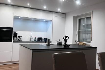 Exclusive 3-Zimmerwohnung mit Top Einbauküche und Garten zimmer