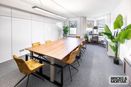 PROVISIONSFREI: Gut geschnittenes Büro im EG mit 2 TG-Stellplätzen zimmer