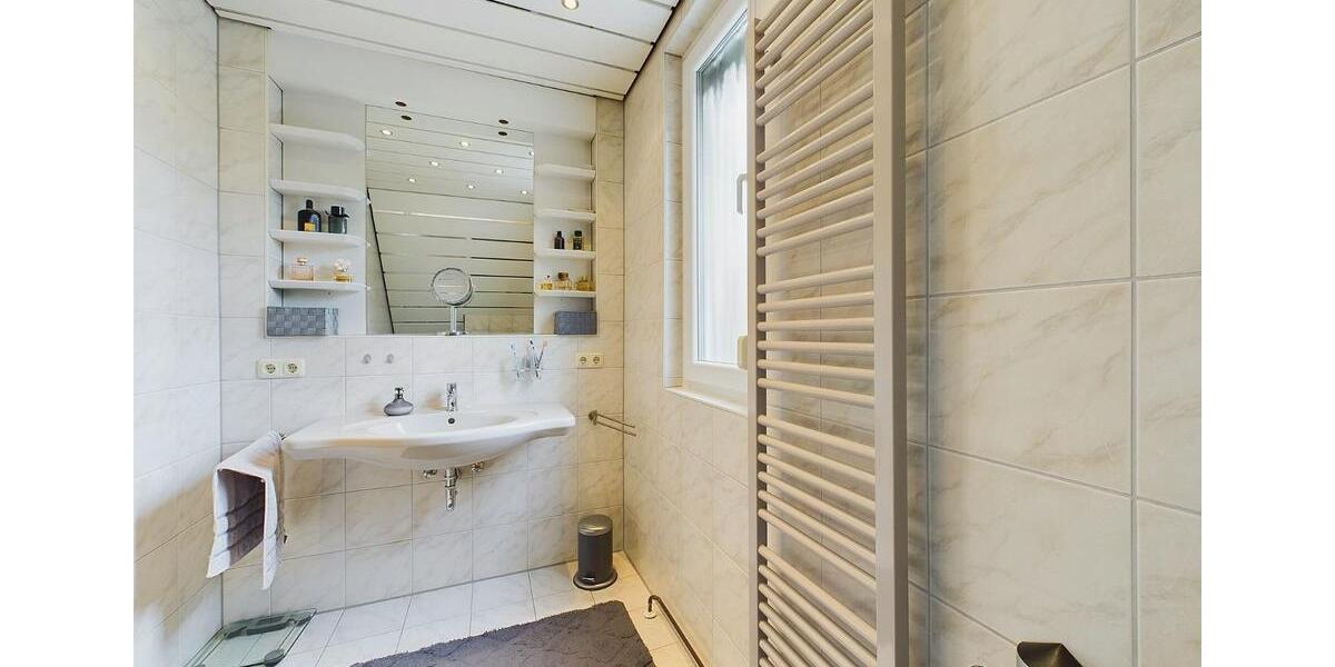 DHH mit Garten in der „Blauen Lagune“ – im Herzen von Oberasbach 5 zimmer