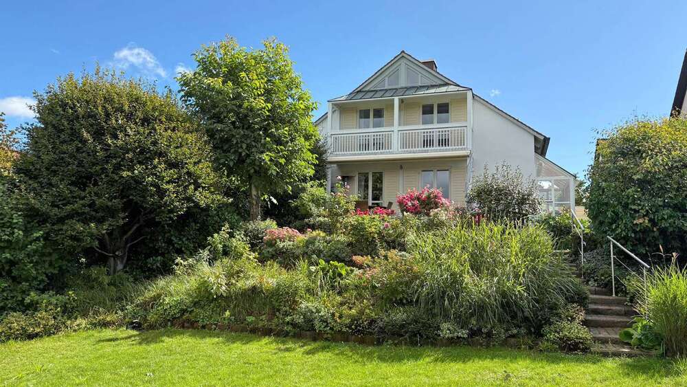 Einfamilienhaus Erlangen Am Anger - 7 Zimmer, 220 m&sup2;, 2.600&euro; | Angebot:25107631