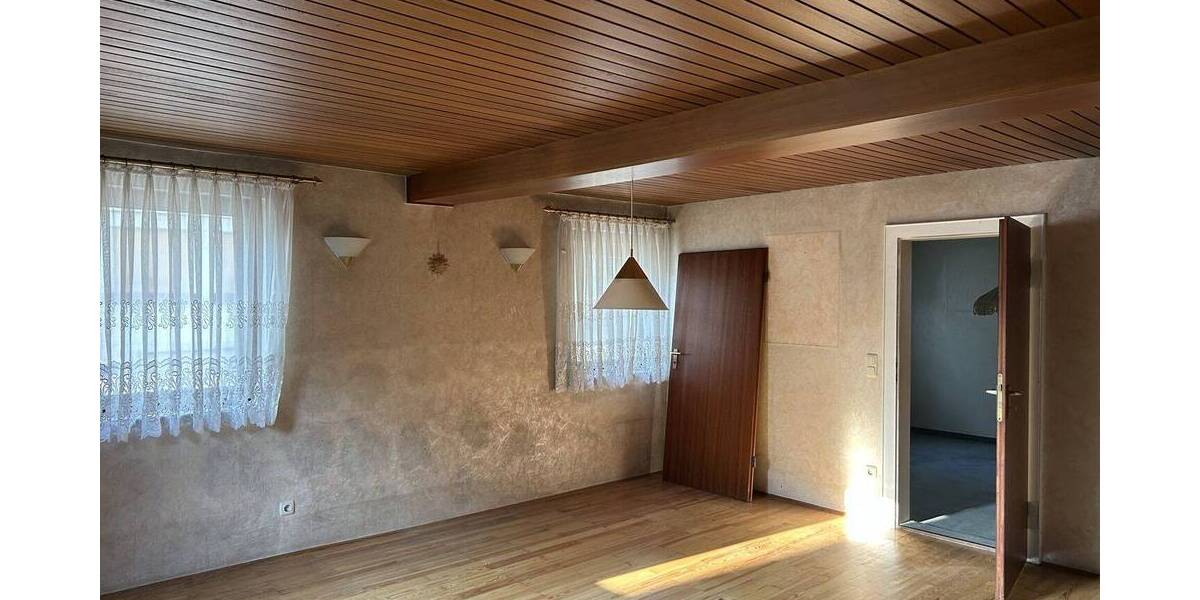 Mehrfamilienhaus, Wohnhaus Erlangen / Frauenaurach Frauenaurach - 8 Zimmer, 236 m&sup2;, 359.000&euro; | Angebot:25701559