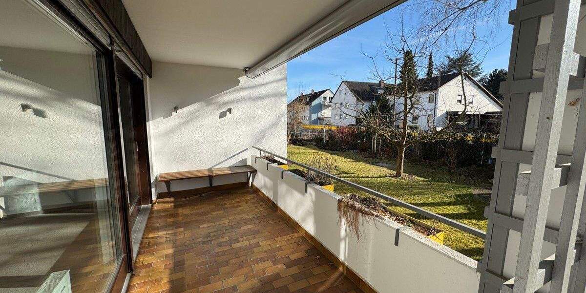 Großzügige 4-Zimmer-Wohnung mit Schwimmbadanteil, 2 Garagen und Zugang zum Gemeinschaftsgarten 4 zimmer