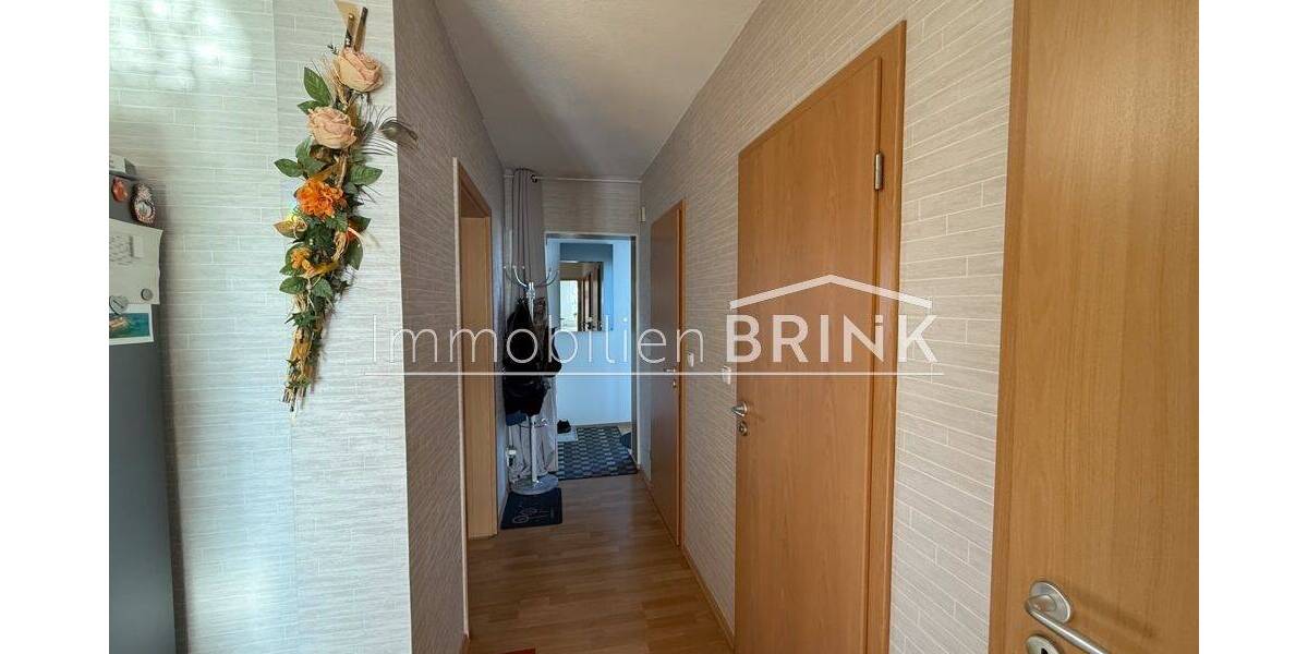 Penthouse Feeling: Große 3-Zimmer Wohnung mit kleinem Balkon, Stellplatz und traumhafter Aussicht 3 zimmer