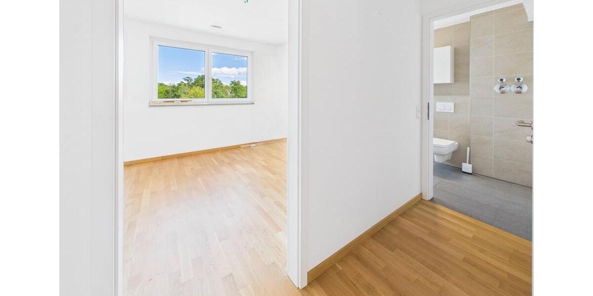 Große komfort Wohnung mit EBK und eigener ca. 25m² großer Dachterrasse 5 zimmer