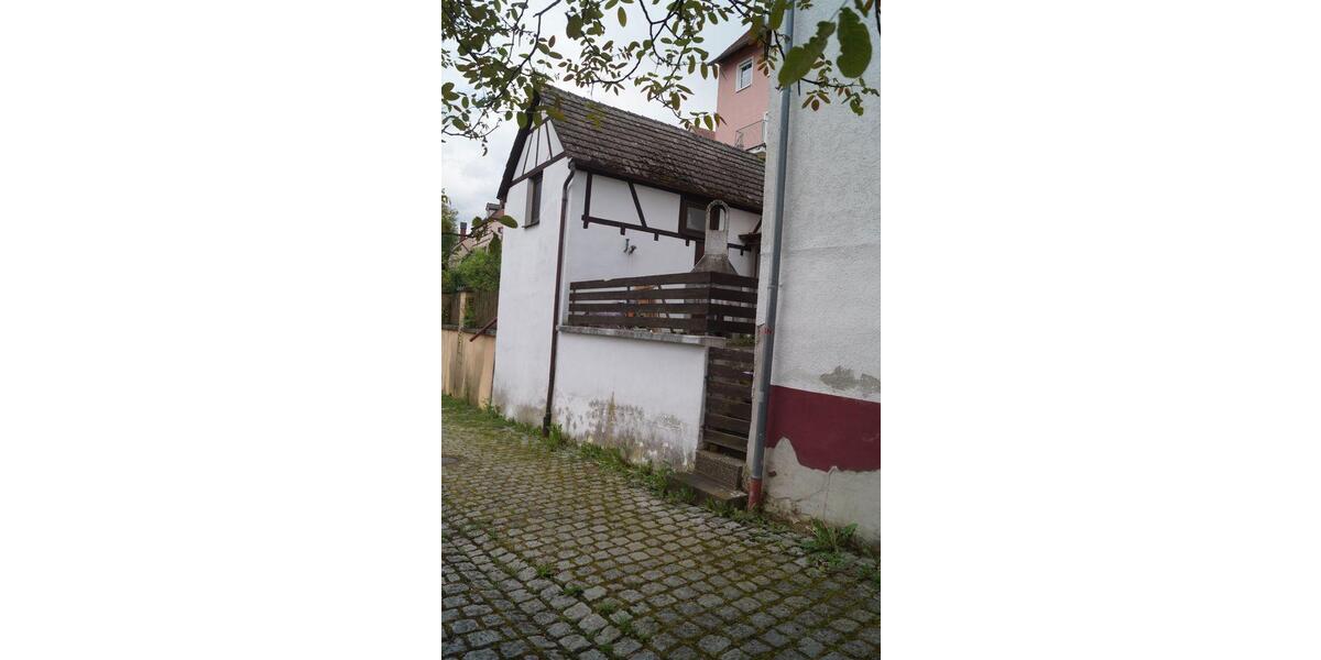 Mehrfamilienhaus, Wohnhaus Roßtal - 400.000&euro; | Angebot:27096405