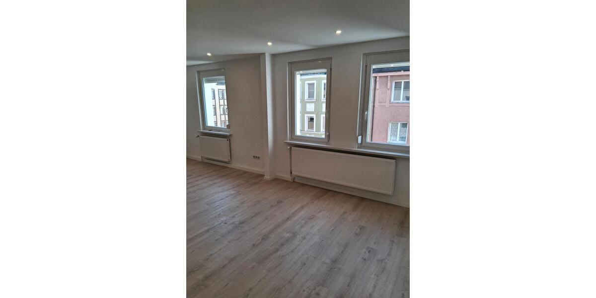 Zentrale, kernsanierte 4 Zimmer-Wohnung -Erstbezug 4 zimmer