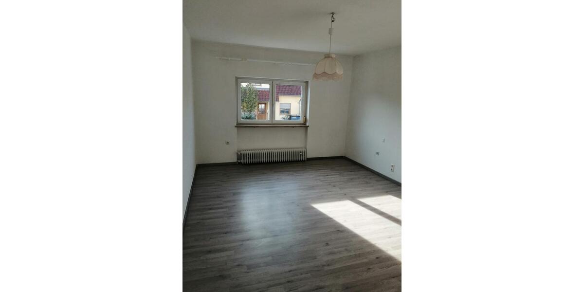 Erdgeschoßwohnung Langenzenn - 4 Zimmer, 106 m&sup2;, 900&euro; | Angebot:25332301