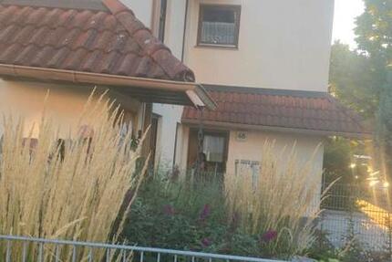 Top renoviert in Ruhige lage in 3 Stück Werk geteilte Wohnung 3 zimmer