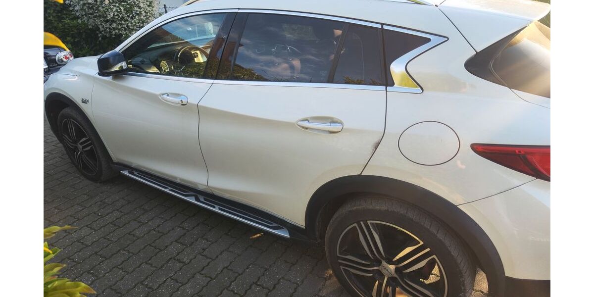 INFINITI QX30 130.000 km 13.899 &euro; Wendelstein 90530