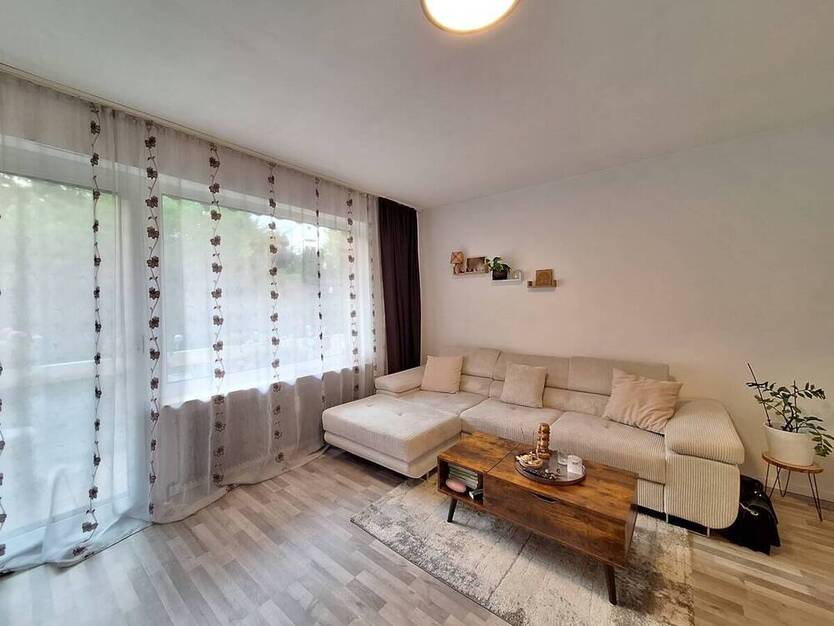 Renovierte 3-Zimmer Wohnung im Hochparterre mit Balkon und Einzelgarage