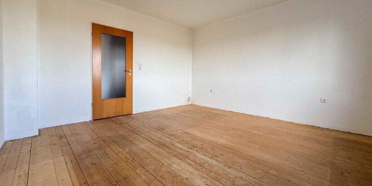 Viel Raum für Ideen - 2,5-Zimmer-Wohnung mit separater 2-Zimmer-Einliegerwohnung in Fürth-Vach 4 zimmer