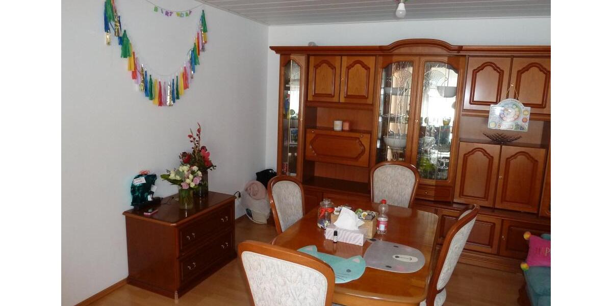 Schöne 3-Zi-Whg. Balkon Abstellraum Gäste-WC Bad Dusche Keller TG 3 zimmer