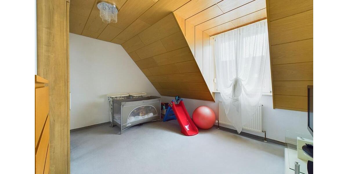 DHH mit Garten in der „Blauen Lagune“ – im Herzen von Oberasbach 5 zimmer