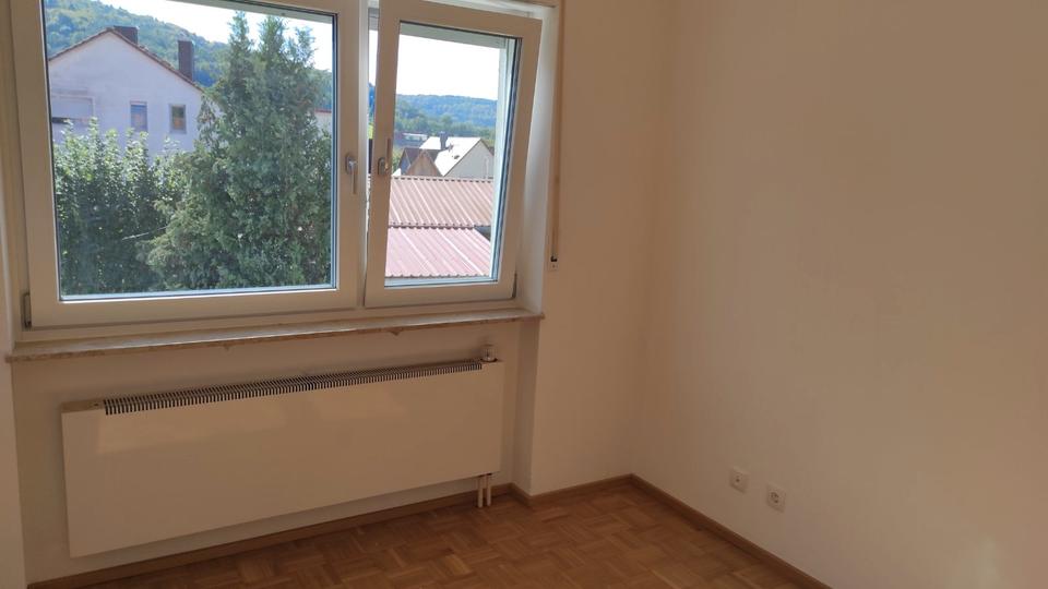 Etagenwohnung Offenhausen - 3 Zimmer, 95 m&sup2;, 850&euro; | Angebot:27602018