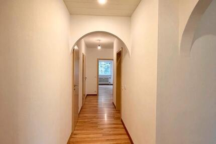 Attraktive, vollständig renovierte 5-Zimmer Erdgeschosswohnung zimmer