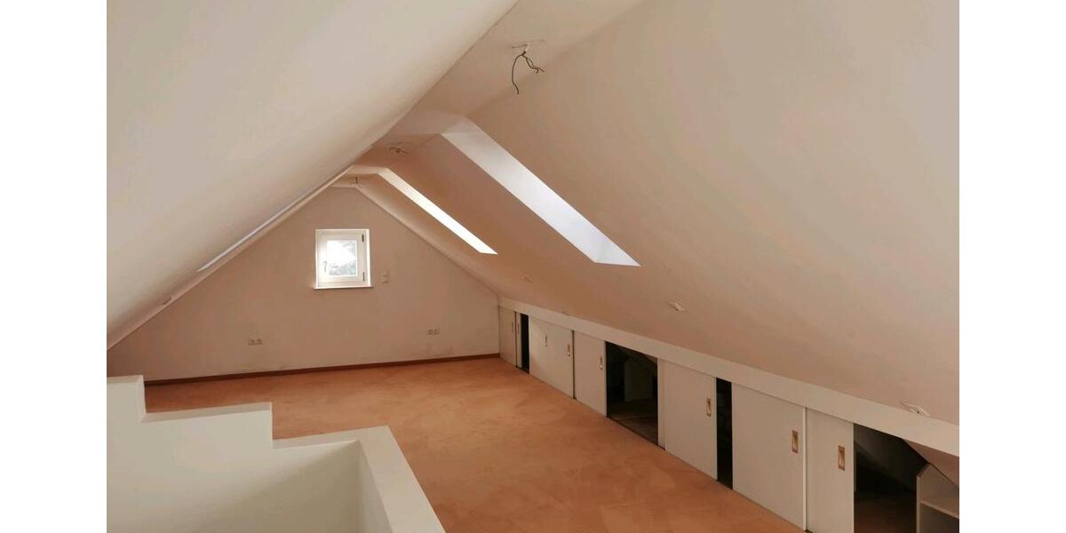 Dachgeschoßwohnung Nürnberg Eibach - 3.5 Zimmer, 79 m&sup2;, 980&euro; | Angebot:25646981