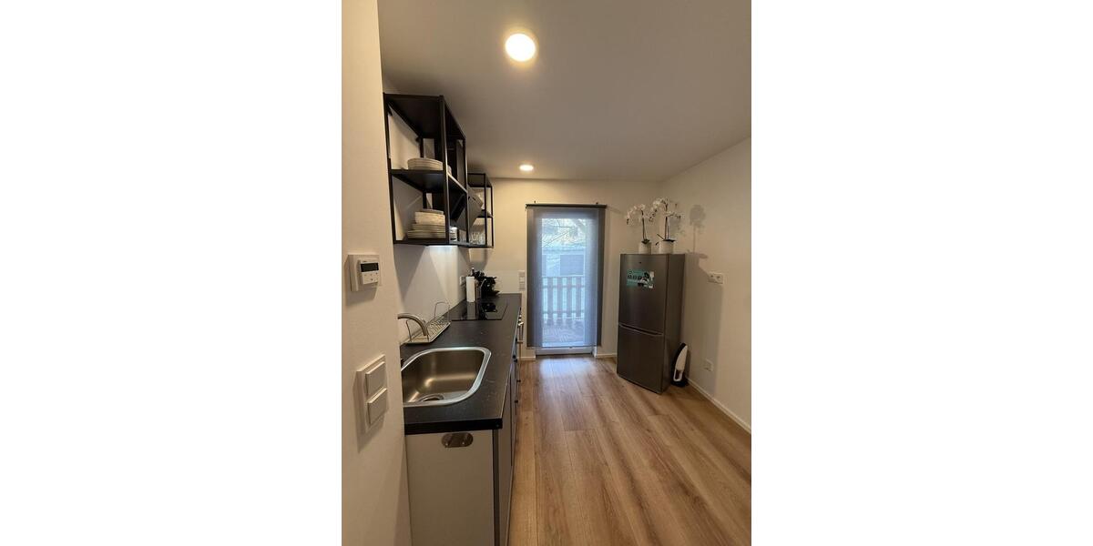 Liebevoll möblierte, sanierte 1-Zimmer-Wohnung mit großem Balkon 1 zimmer