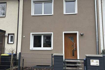 Neu saniertes Reihenhaus in N-Gebersdorf nahe U-Bahnstation inkl. Garage + Stellplatz und Keller 6 zimmer