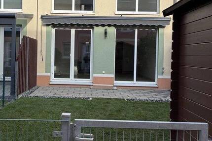 Stilvolles und hochwertiges Reihenmittelhaus mit Einbauküche, 2 Stellplätzen und Garten 5 zimmer