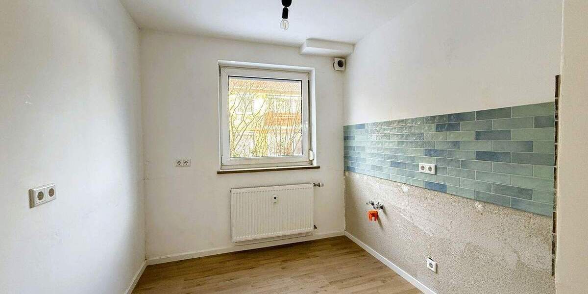 Nürnberg Falkenheim - saniertes Zweifamileinhaus mit Doppelgarage und großem Garten 6 zimmer