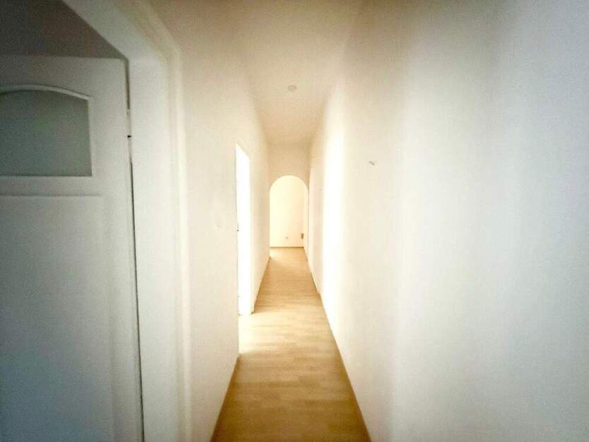 Bereits frei und im beliebten Rennweg! Schöne 3,5-Zimmer-Wohnung mit eigener Terrasse, hohen Decken & Altbaucharme!