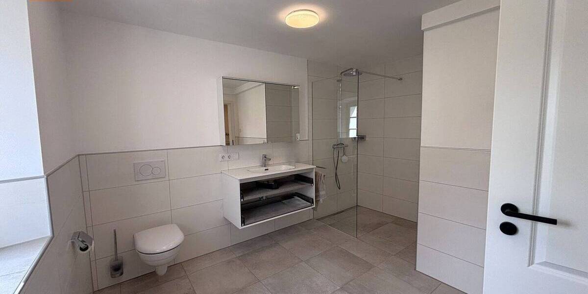 Einfamilienhaus Engelthal - 7 Zimmer, 216 m&sup2;, 1.990&euro; | Angebot:26694551