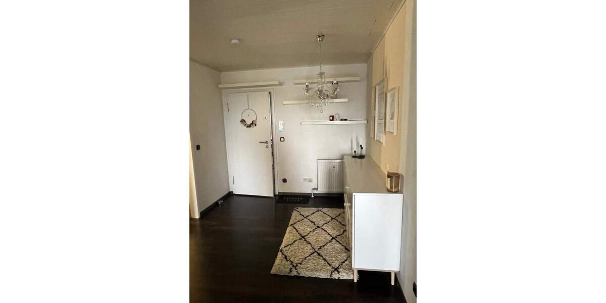 Renovierte 3-Zimmer-ETW mit Süd-Loggia und Ausblick zum Kanal 3 zimmer