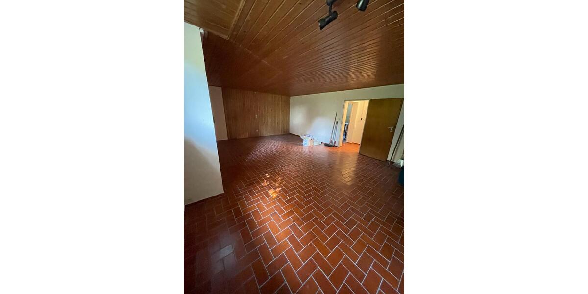 Großzügiger, heller Lagerraum zimmer