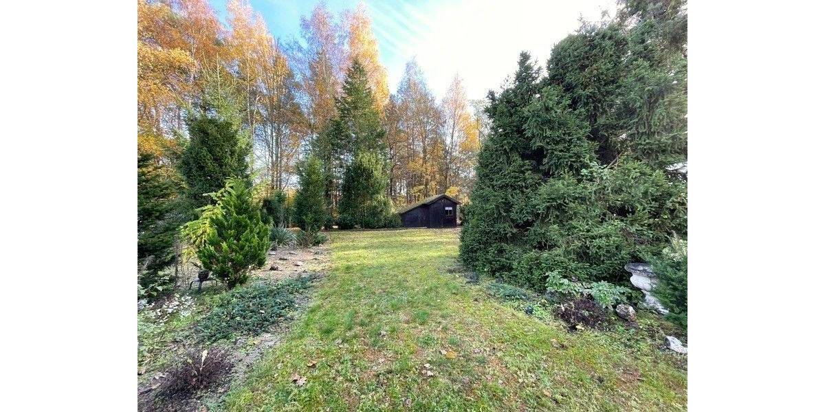 Waldrandlage mitten in Röthenbach - Heimelige Doppelhaushälfte mit einzigartigem Garten und Garage 4 zimmer