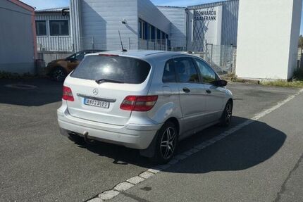 Mercedes B 180
